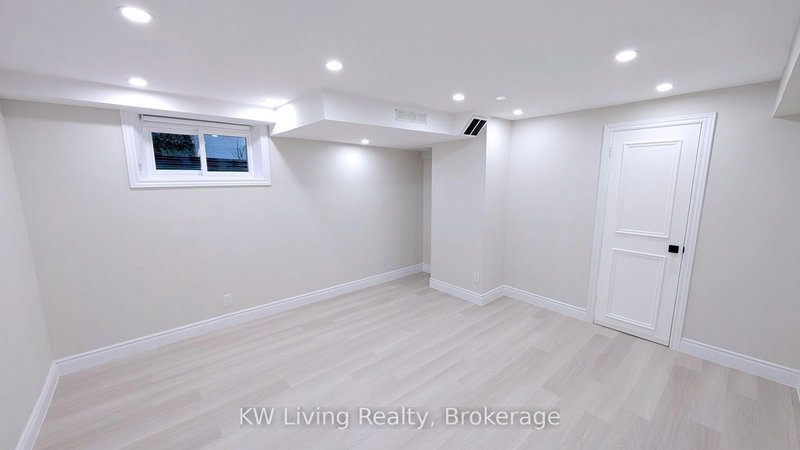 B2 - 31 Bowerbank Dr, Toronto, M2M 1Z9 | Image 2