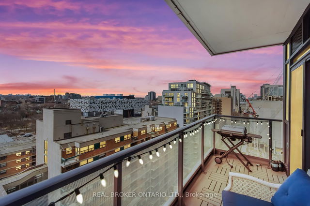 1407 - 210 Simcoe Street