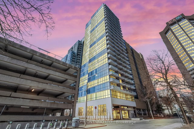 1407 - 210 Simcoe Street