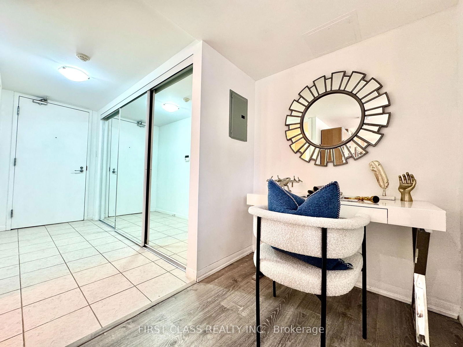 Condo for sale at 1107-38 Grenville Street, Toronto, Bay Street Corridor, M4Y 1A5 - MLS: C12149029
