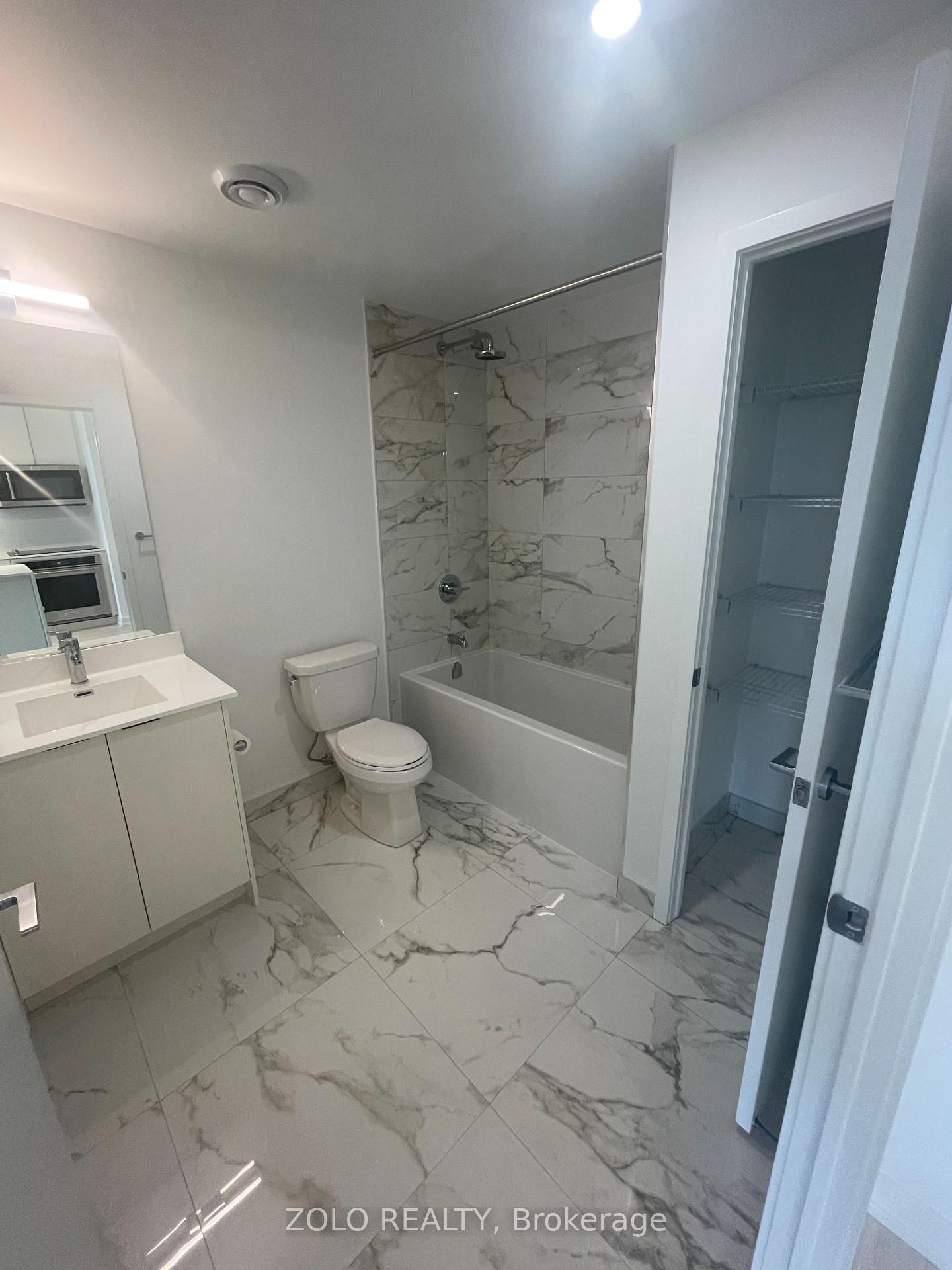 181 Sheppard Avenue E, Unit 807 - Photo 4