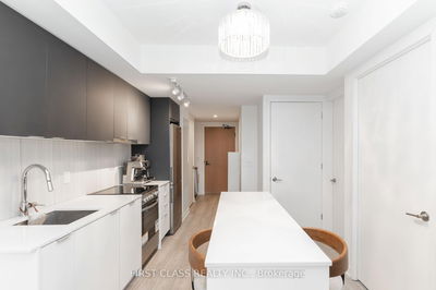 Unit 701 — 8 Tippett Rd, Toronto - Clanton Park