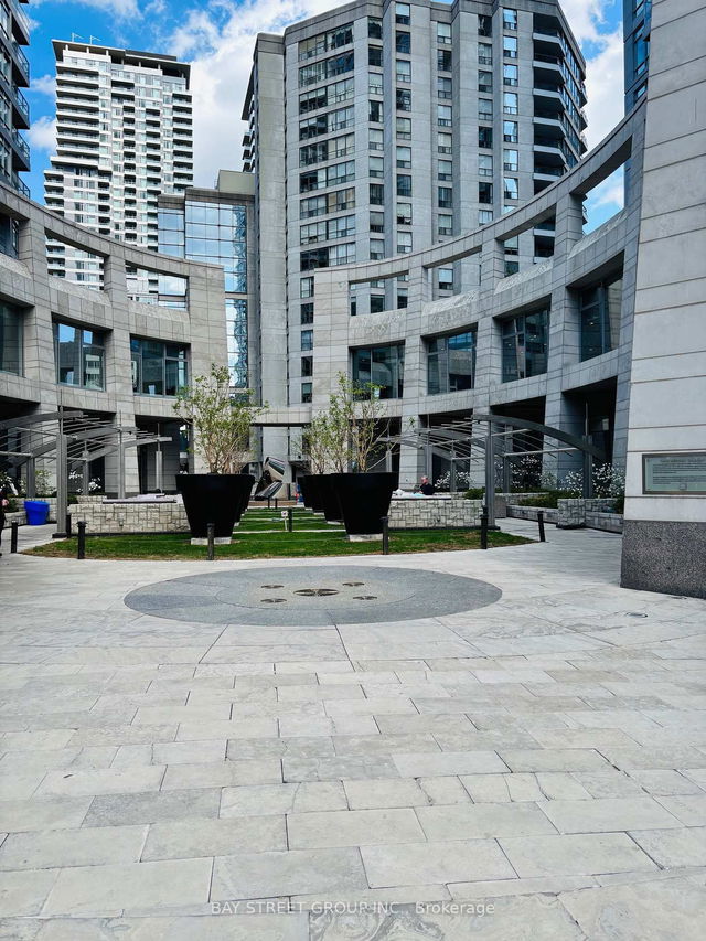 1403 - 2181 Yonge Street