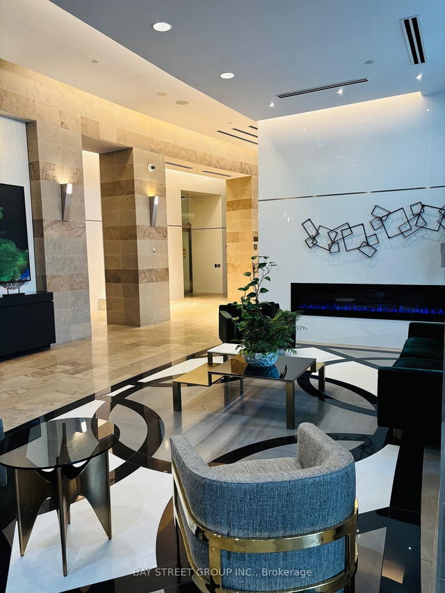 1403 - 2181 Yonge Street