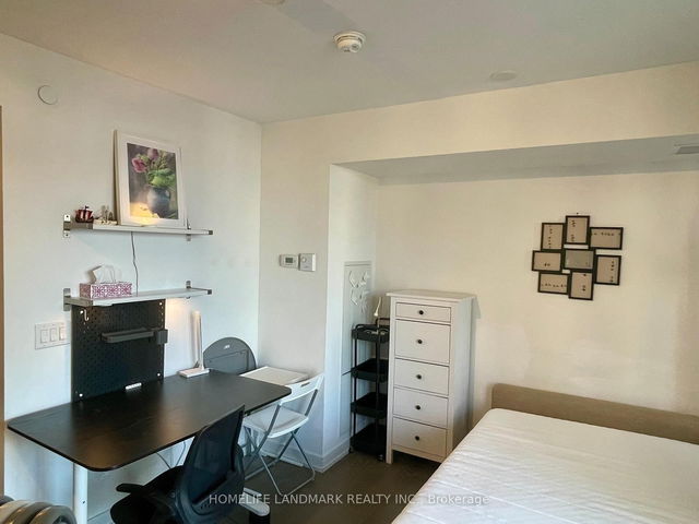 1012 - 11 Wellesley Street