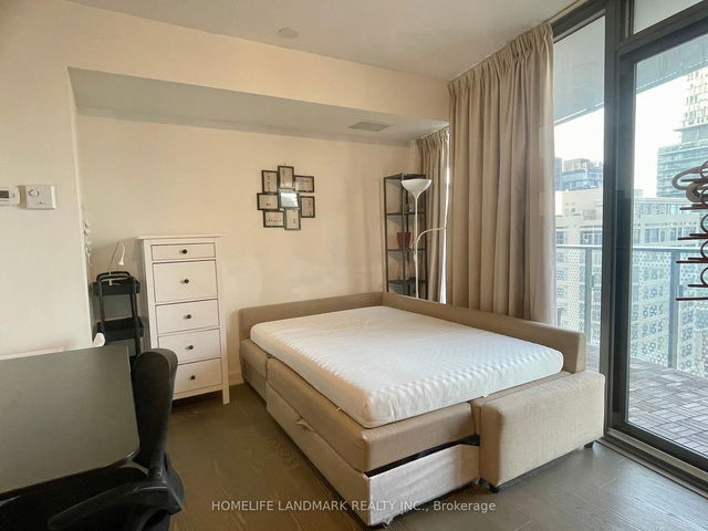 1012 - 11 Wellesley Street