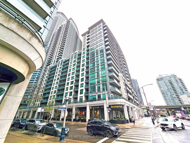 1819 - 25 Lower Simcoe Street