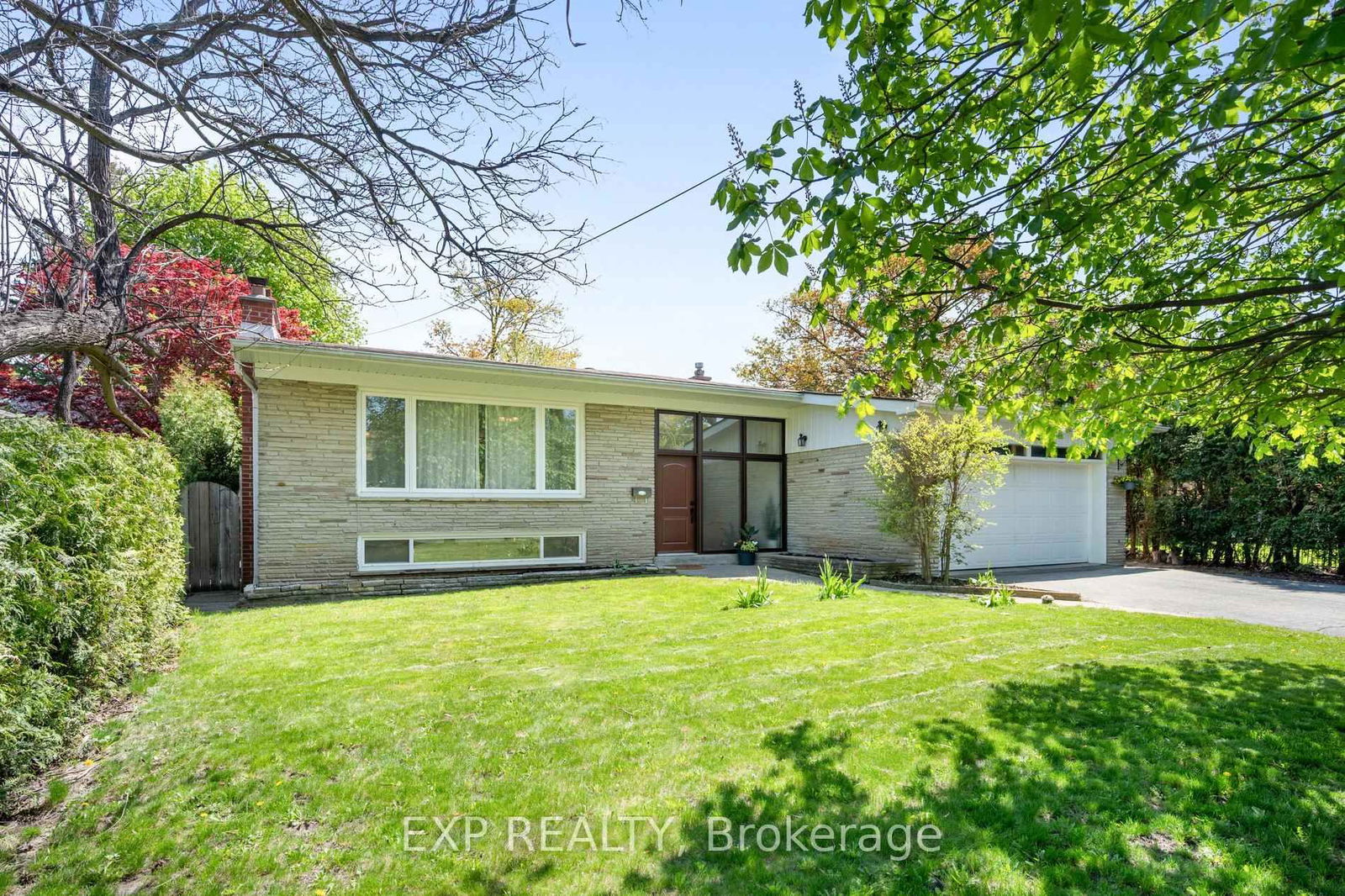 Detached House for sale at 17 Ravenscroft Circle, Toronto, Bayview Village, M2K 1X1 - MLS: C12149730