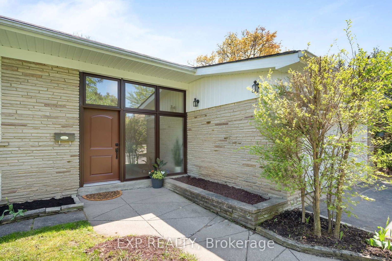 Detached House for sale at 17 Ravenscroft Circle, Toronto, Bayview Village, M2K 1X1 - MLS: C12149730