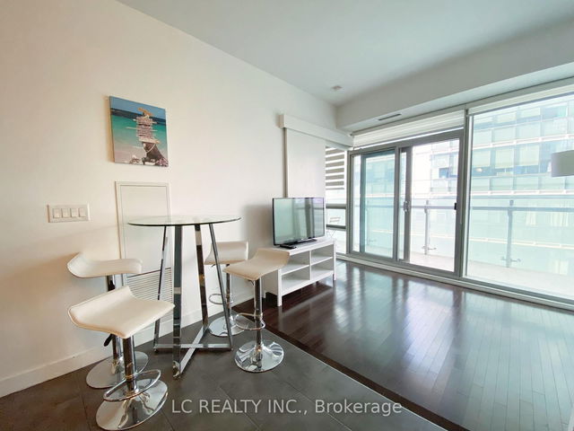 3909 - 14 York Street