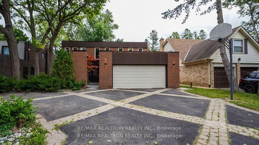 Detached House for sale at 47 Robinter Drive, Toronto, Newtonbrook East, M2M 3R4 - MLS: C12150093