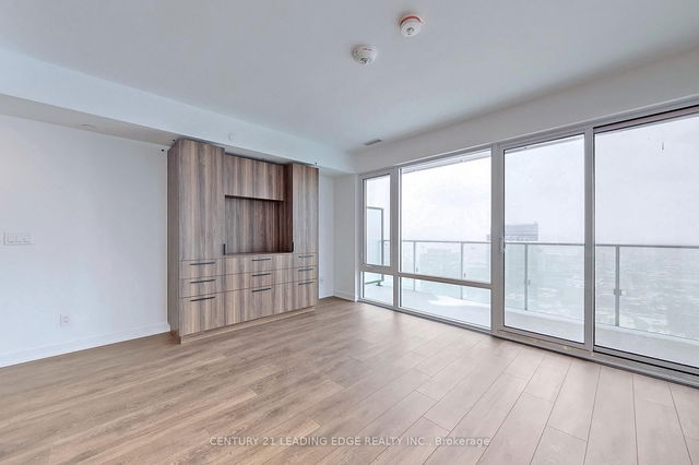 5102 - 501 Yonge Street