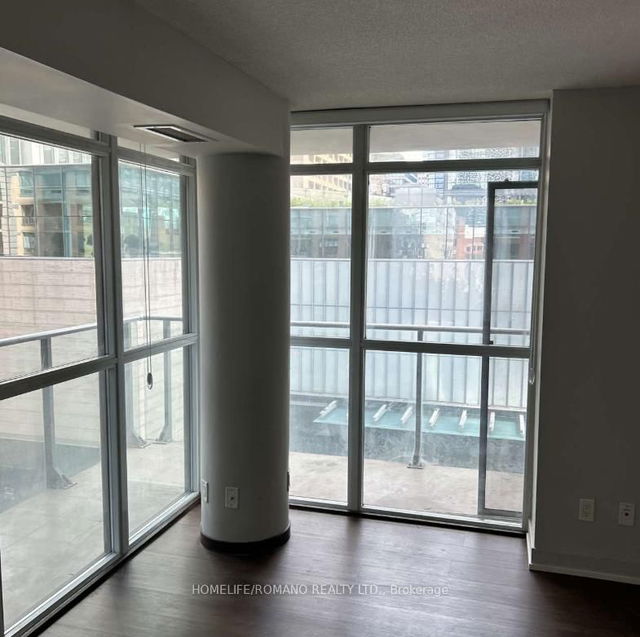 510 - 126 Simcoe Street