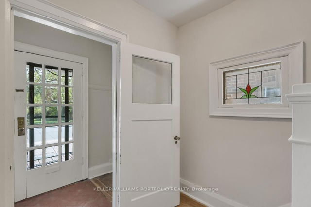 306 Manor Road E