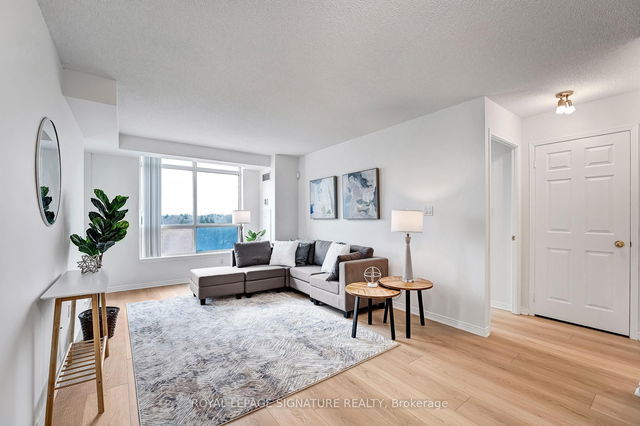 915 - 233 Beecroft Road