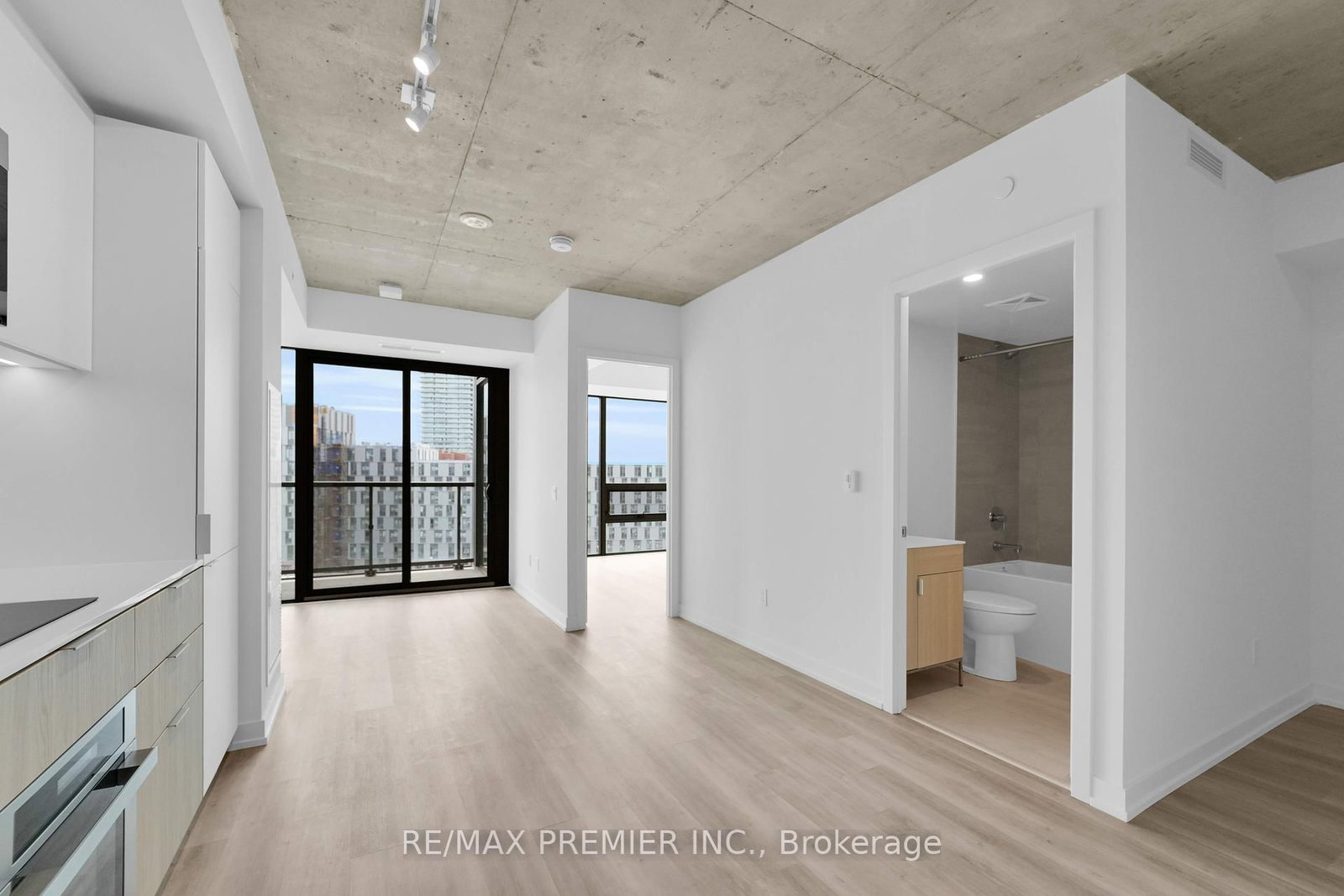 28 Eastern Avenue, Unit LPH11 - Photo 16