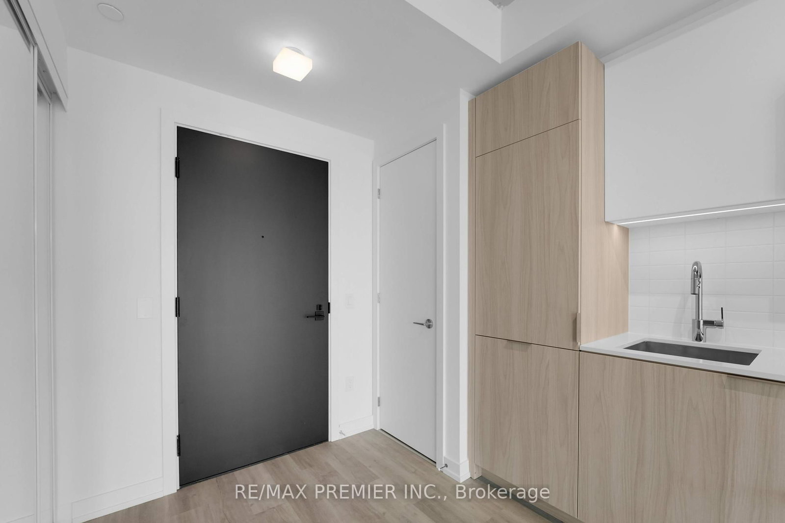 28 Eastern Avenue, Unit LPH11 - Photo 7