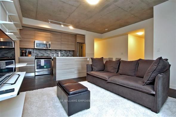 322 - 111 Bathurst Street