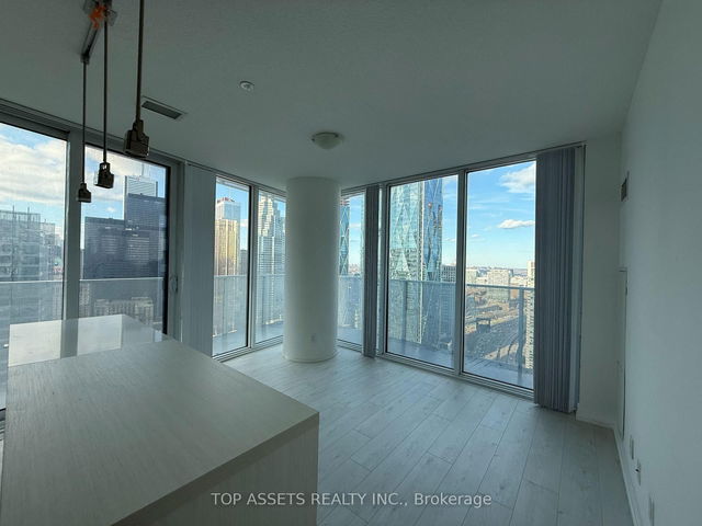 3904 - 100 Harbour Street