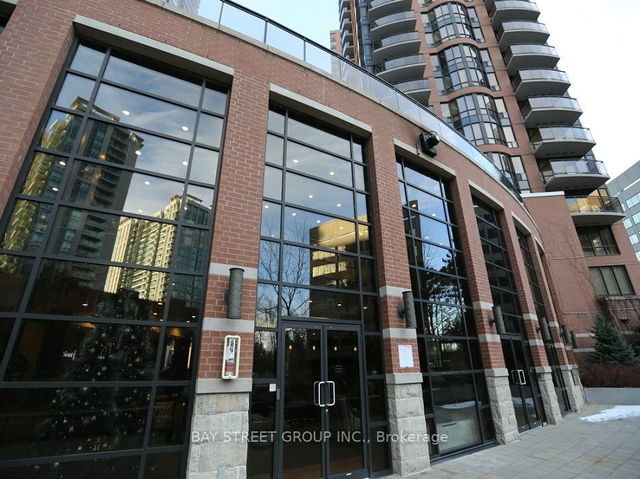 2009 - 33 Sheppard Avenue