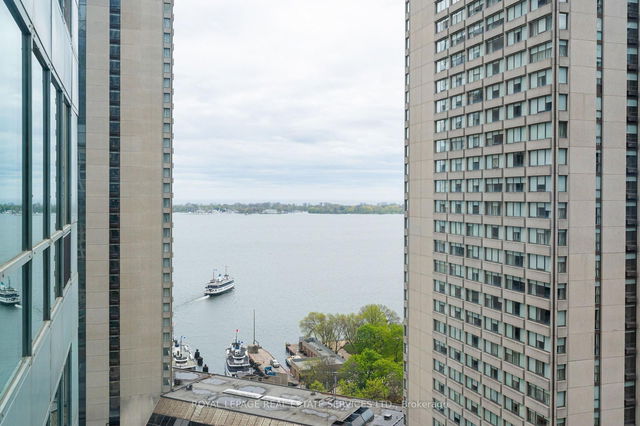 2207 - 10 Queens Quay