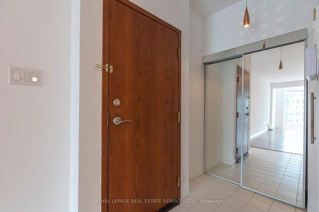 2207 - 10 Queens Quay