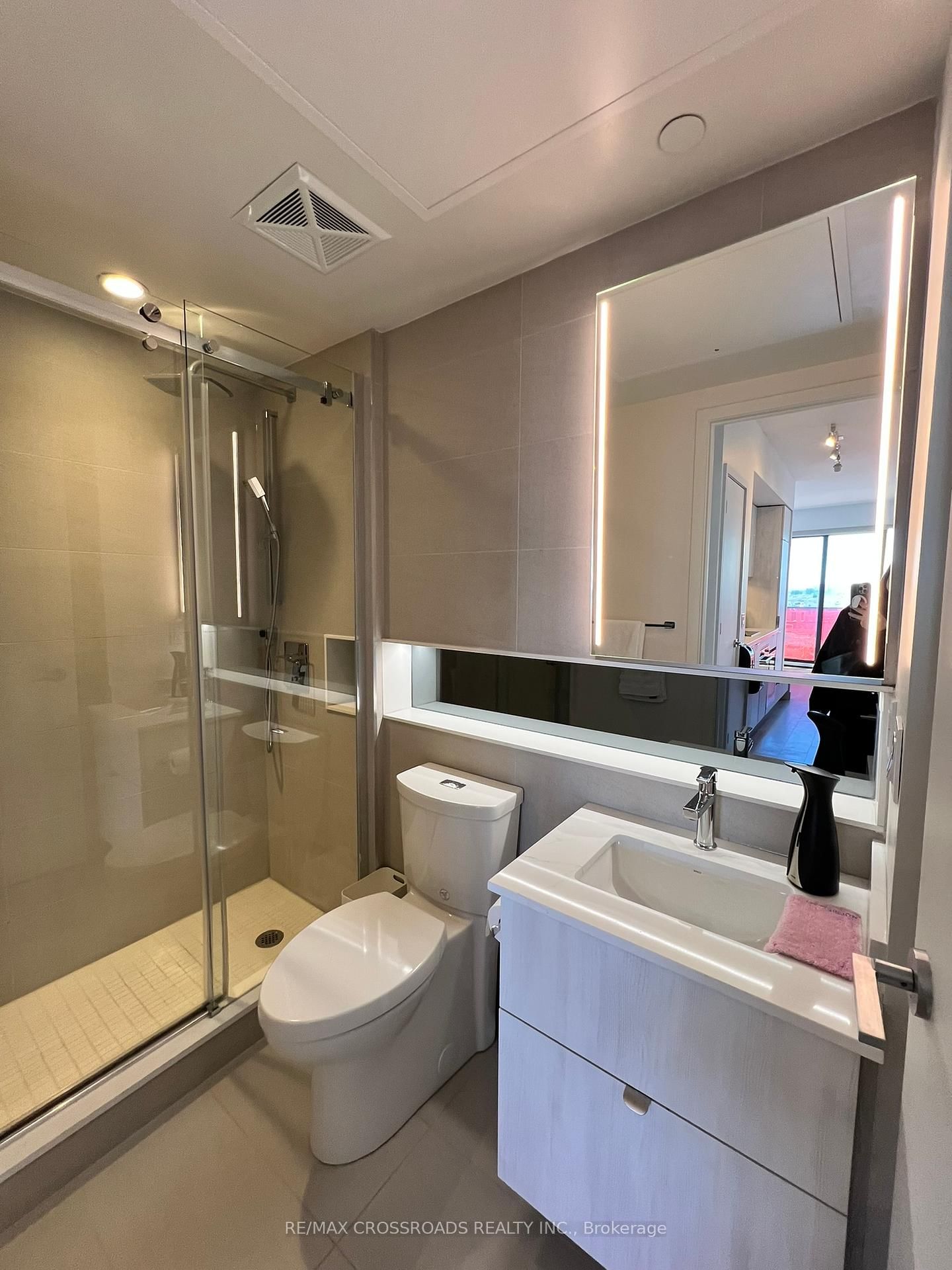 Condo for sale at 2105-215 Queen Street, Toronto, Waterfront Communities C1, M5V 0P5 - MLS: C12152844