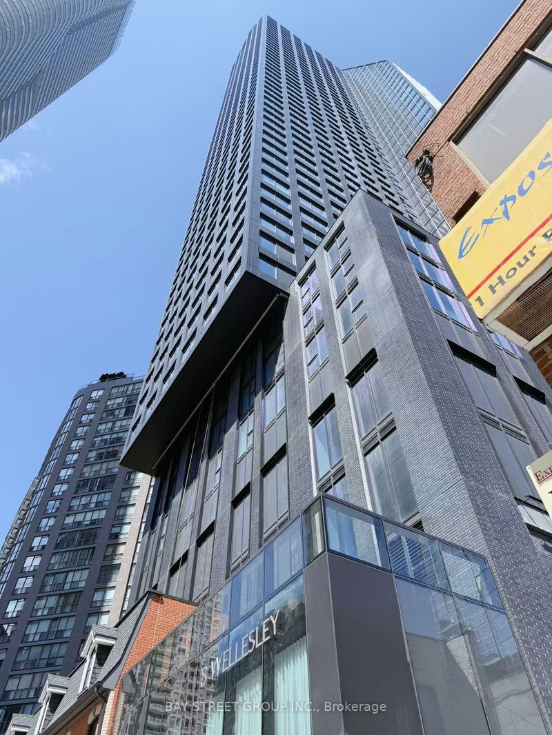 home for lease on 4012-8 Wellesley Street W
