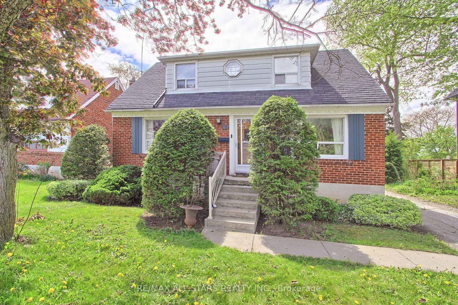 Detached House for sale at 12 Grantbrook Street, Toronto, Newtonbrook West, M2R 2E7 - MLS: C12152857