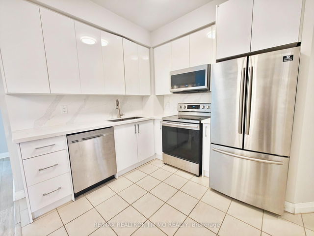 1401 - 1121 Bay Street
