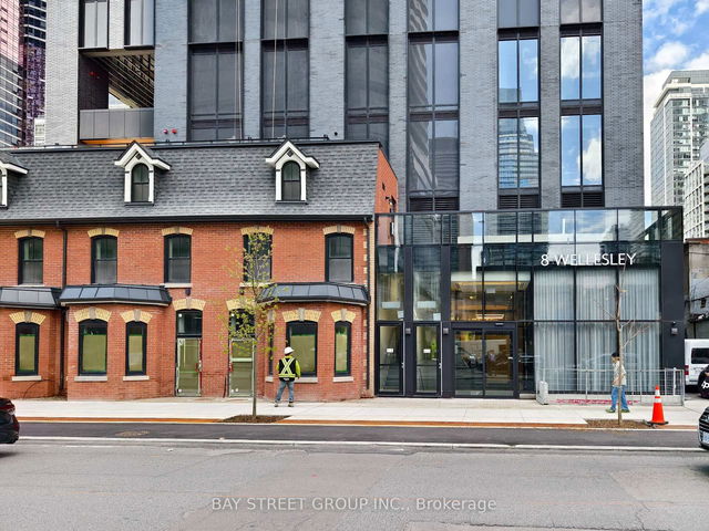 3910 - 8 Wellesley Street