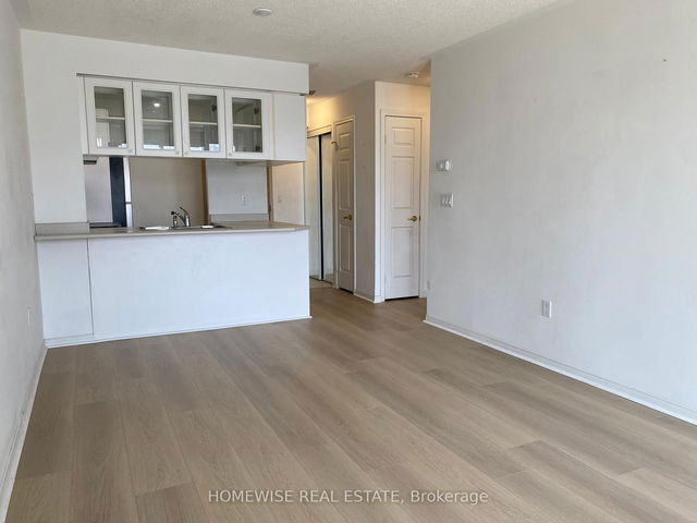 1508 - 909 Bay Street