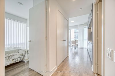 Unit 1905 — 15 Grenville St, Toronto - Bay Street Corridor image-0-4