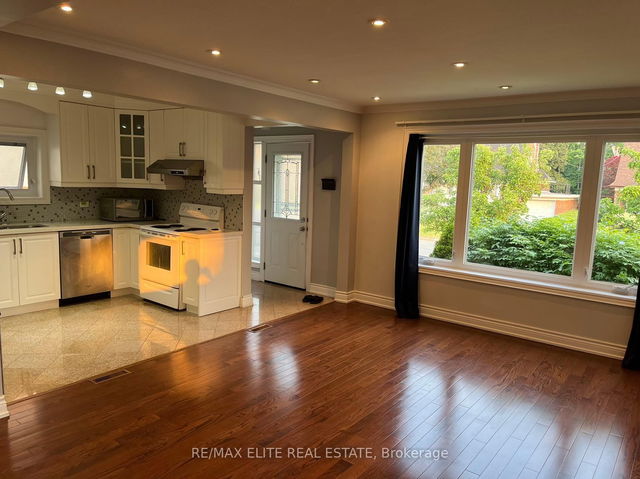Main - 34 Irvington Crescent