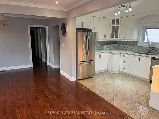 Main - 34 Irvington Crescent