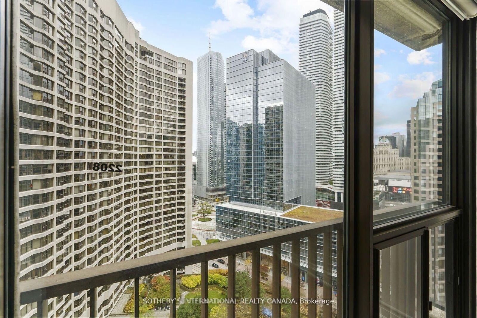 Condo for sale at 2208-33 Harbour Square, Toronto, Waterfront Communities C1, M5J 2G2 - MLS: C12153117