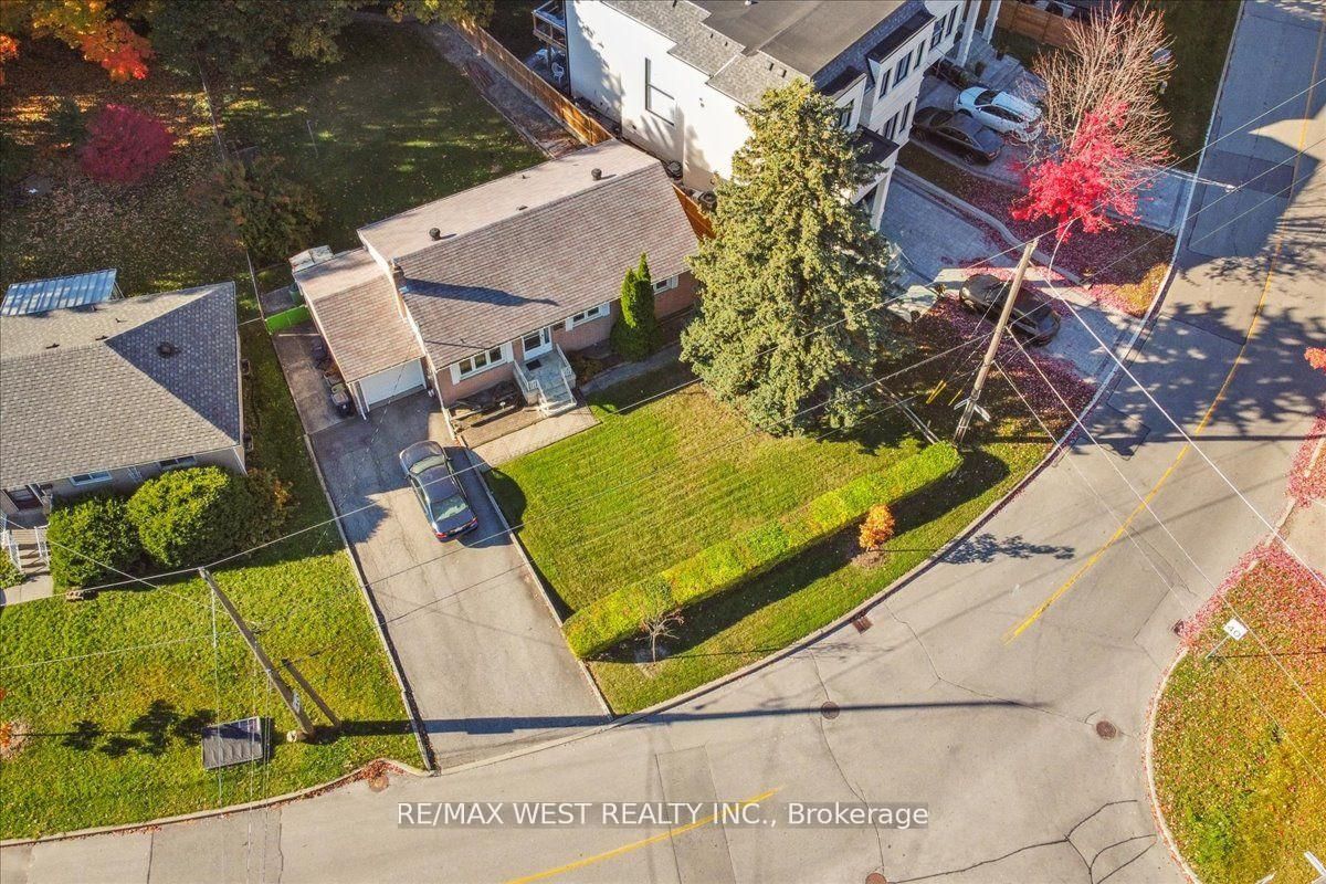 Detached House for sale at 163 Newton Drive, Toronto, Newtonbrook East, M2M 2N6 - MLS: C12153633