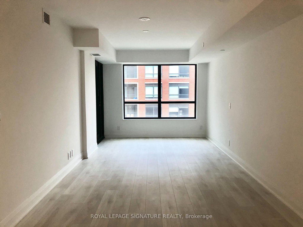 404 - 33 Frederick Todd Way 4