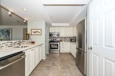 Unit 1812 — 99 Harbour Sq, Toronto - Waterfront Communities C1 image-0-3