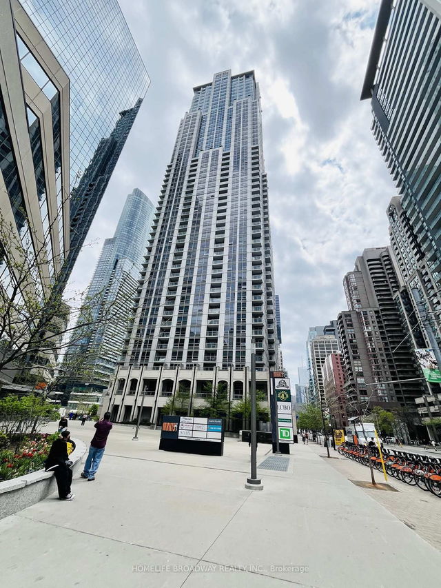 215 - 763 Bay Street