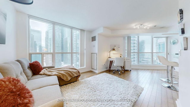 1813 - 208 Queens Quay
