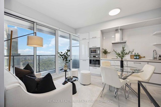 4606 - 2221 Yonge Street