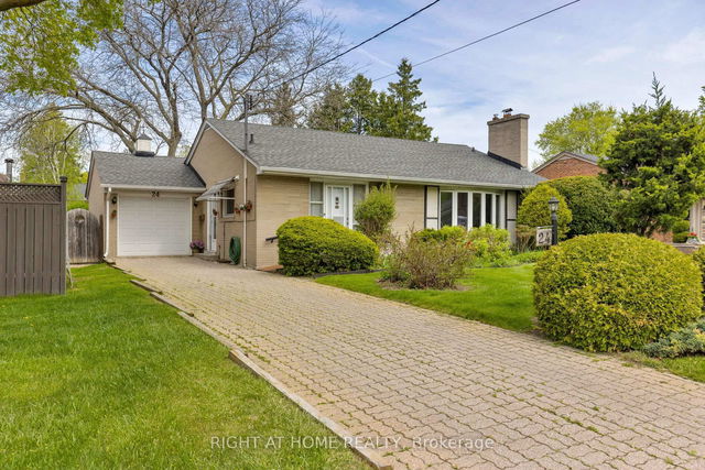 24 Pitcairn Crescent
