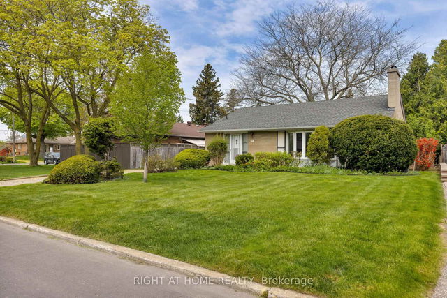 24 Pitcairn Crescent