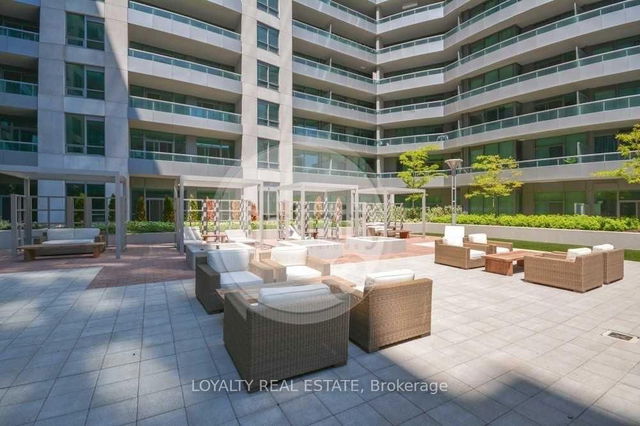 1208 - 19 Grand Trunk Crescent