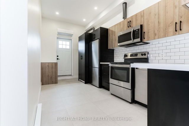 2 - 414 Spadina Avenue