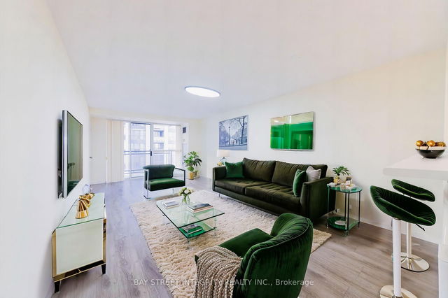 1210 - 28 Hollywood Avenue