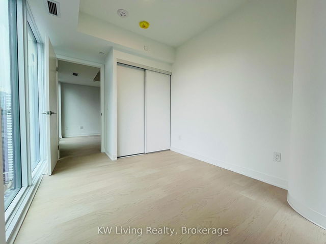 4111 - 252 Church Street