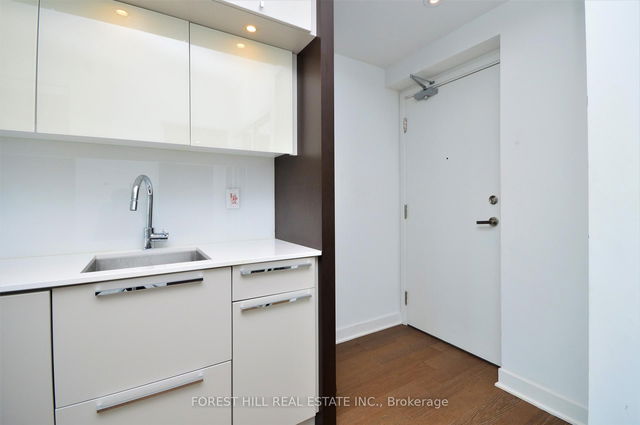 3601 - 15 Grenville Street