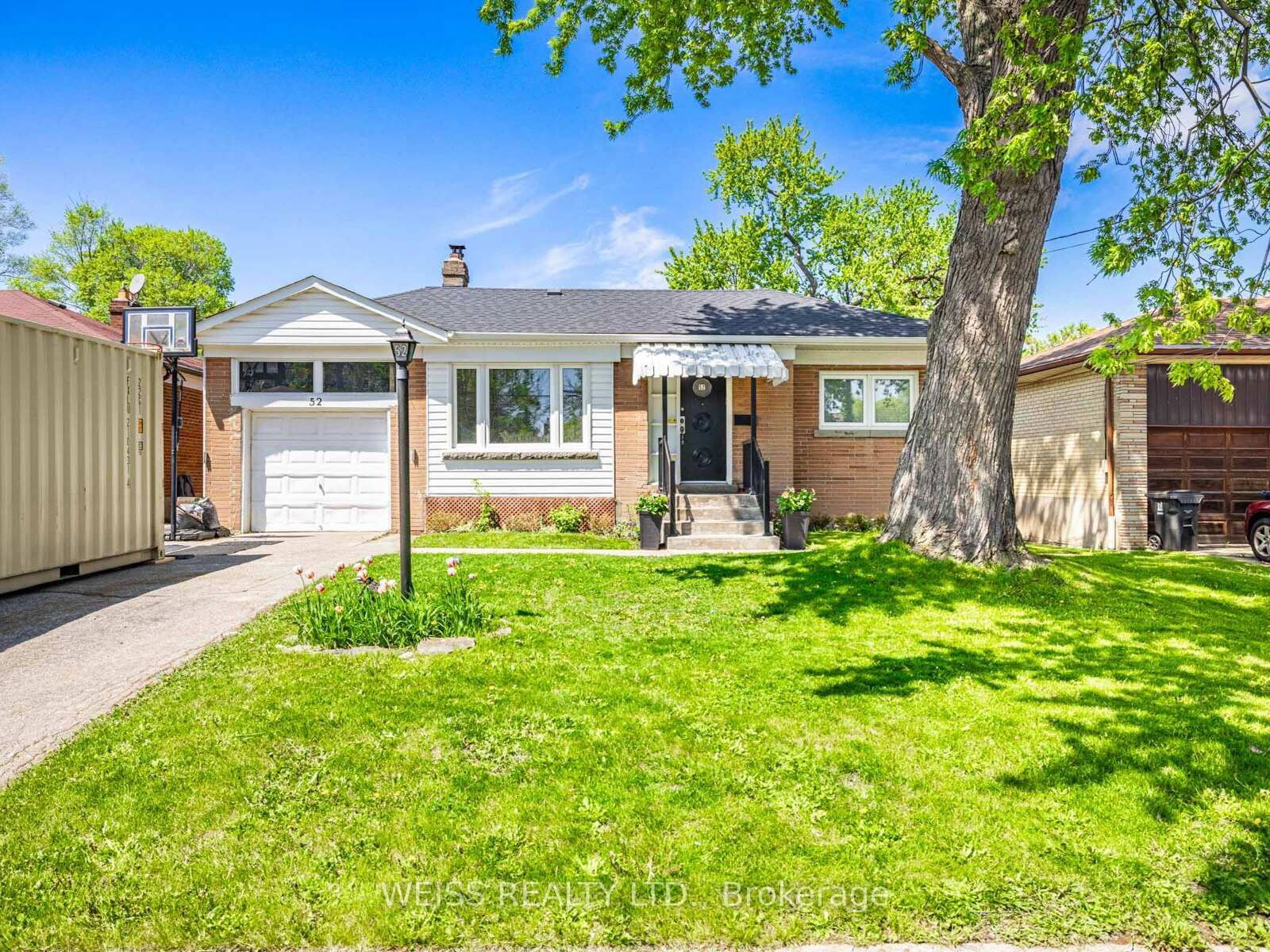 Detached House for sale at 52 Almore Avenue, Toronto, Clanton Park, M3H 2H2 - MLS: C12155356